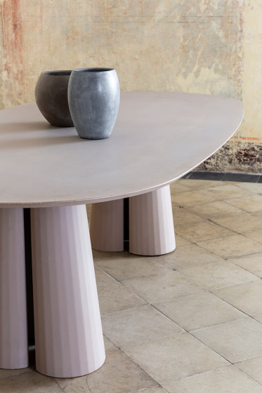 Fusto Round Dining Table | Mesas comedor | Forma & Cemento