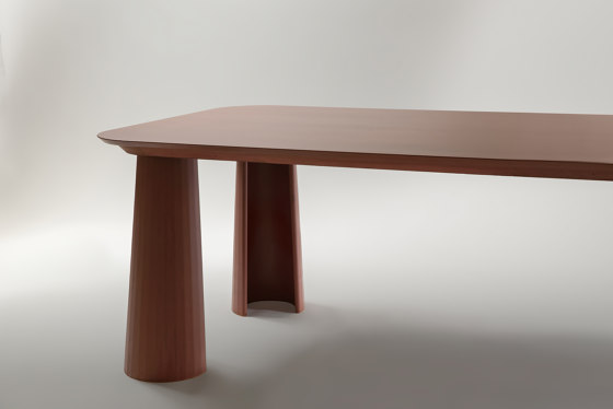 Fusto Round Dining Table | Esstische | Forma & Cemento