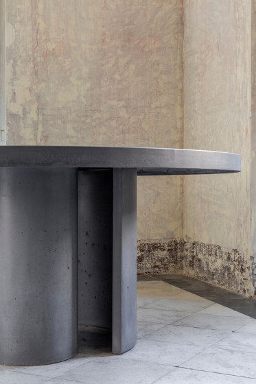 Atlante Dining Table | Esstische | Forma & Cemento