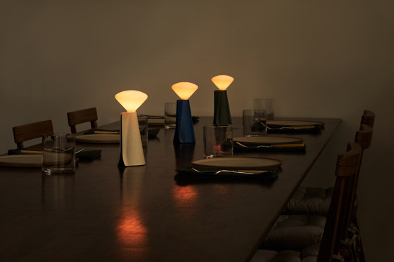 Mantle Portable Lamp in Cobalt Blue | Lampade tavolo | Tala