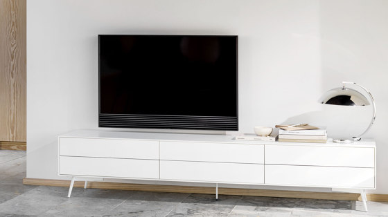 Mueble multimedia Fermo con puerta abatible y cajón | Aparadores | BoConcept