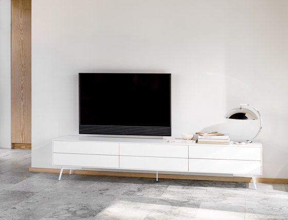 Mueble multimedia Fermo con puerta abatible y cajón | Aparadores | BoConcept