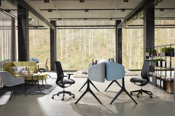 Drehstuhl Sitz gepolstert, Rücken Netzbespannung, Ringarmlehnen | Bürodrehstühle | Wiesner-Hager