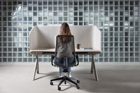 motiv Drehstuhl Sitz gepolstert, Rücken Netzbespannung | Bürodrehstühle | Wiesner-Hager