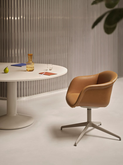 Fiber Soft Armchair / Wood Base | Stühle | Muuto