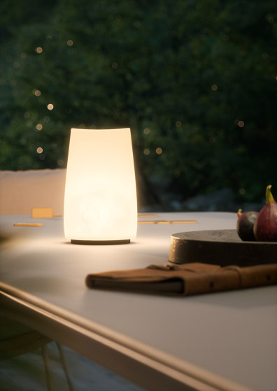OMBII LED Luminaire | Lampade outdoor tavolo | DEDON