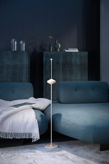 Pina floor stand lamp | Accesorios de iluminación | Zafferano