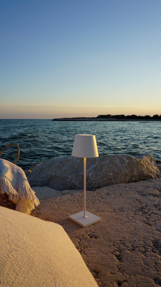 Poldina table lamp | Lámparas de sobremesa | Zafferano