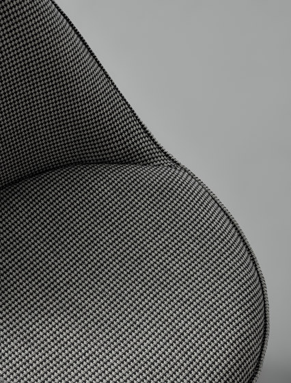 Armchair with 4-spoke base | Stühle | PORRO