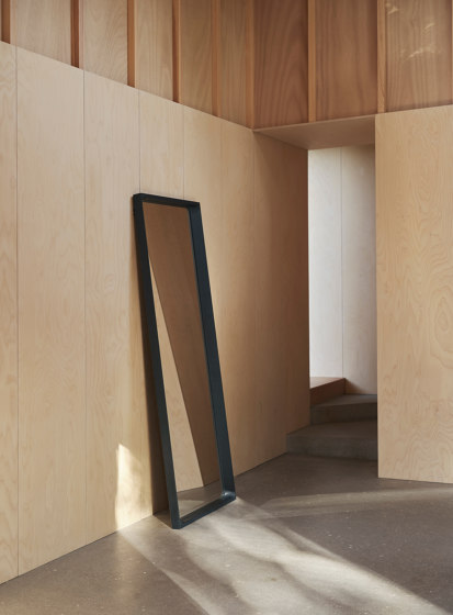 Arced Mirror | 170 x 61 CM / 66.9 x 24” | Miroirs | Muuto