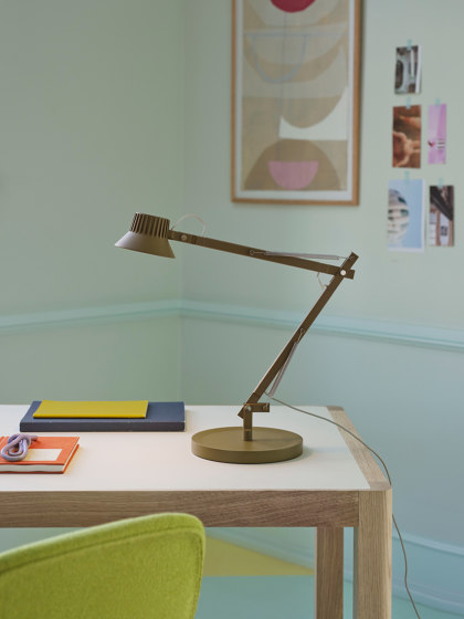 Dedicate Table Lamp | S2 w. Pin | Luminaires de table | Muuto