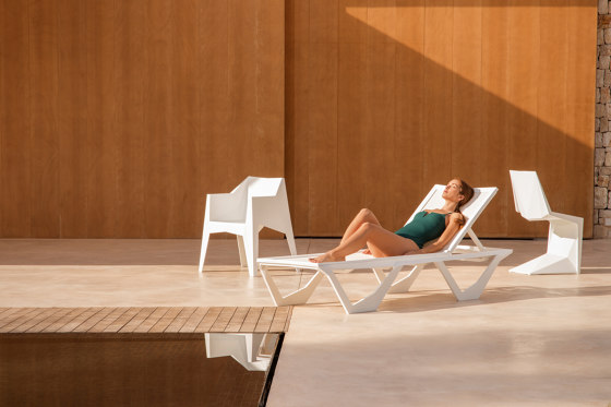 Voxel sun lounger | Lettini giardino | Vondom