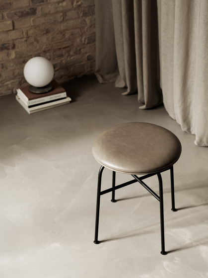 Afteroom Counter Chair | Black/Cognac | Bar stools | Audo Copenhagen