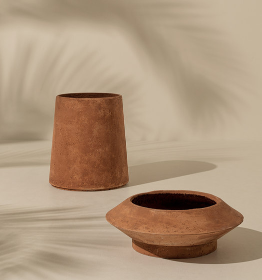 Bulbi Vase en béton Calla | Vases | Ethimo