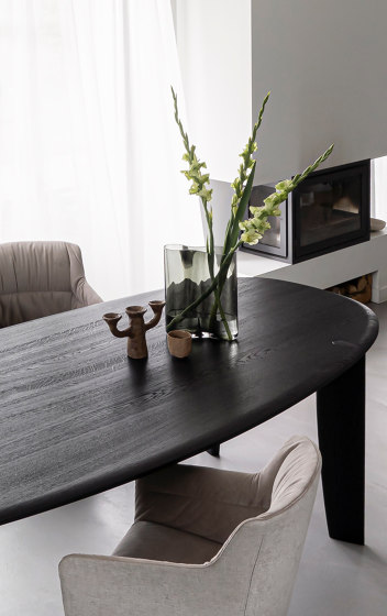 Mitchell stone oval Table | Tavoli pranzo | QLiv