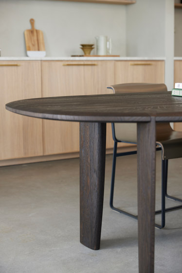 Mitchell stone oval Table | Esstische | QLiv