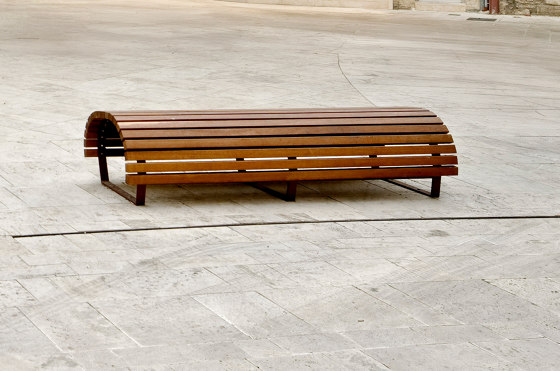 Maki | Benches | Durbanis