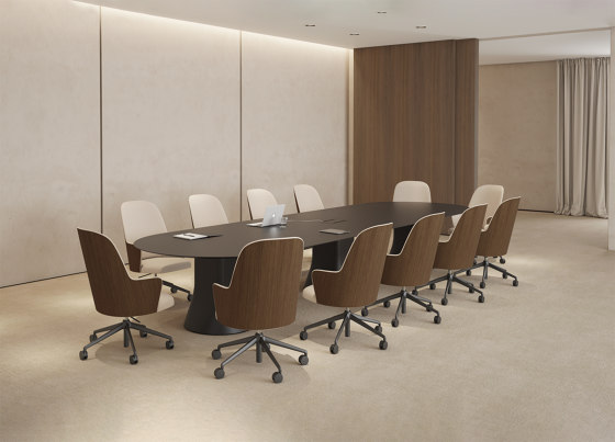 Aleta Executive chair - five casters aluminium base back in wood | Sedie | viccarbe