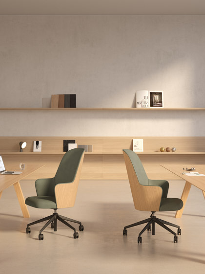 Aleta Executive chair - flat swivel base back in wood | Stühle | viccarbe