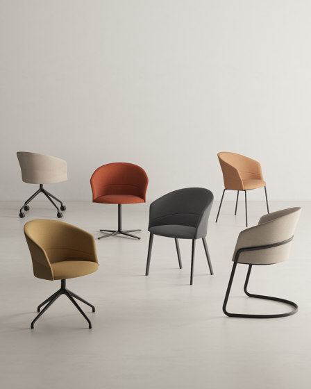 Copa chair - flat swivel base & soft upholstery | Chairs | viccarbe