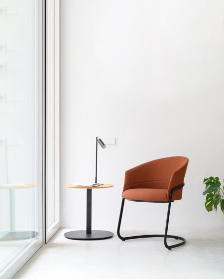 Copa chair - four metal legs base & smooth upholstery | Sedie | viccarbe