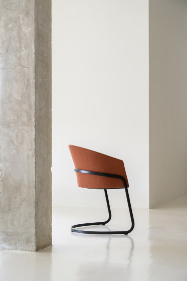 Copa chair - four metal legs base & smooth upholstery | Sedie | viccarbe