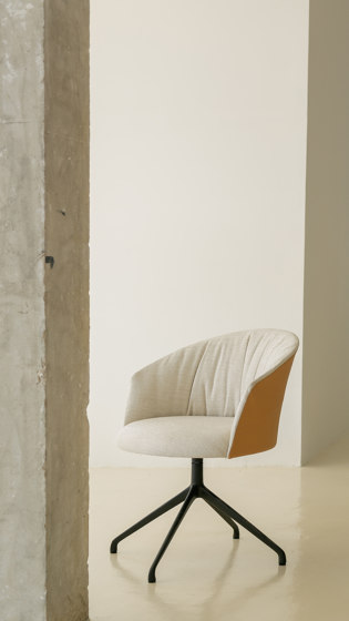 Copa chair - four metal legs base & smooth upholstery | Sedie | viccarbe