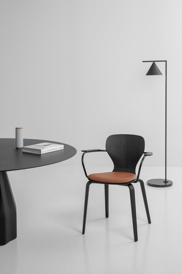 Ears chair - four metal legs base & smooth upholstery | Stühle | viccarbe