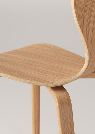 Ears chair - four upholstered wooden legs base | Chairs | viccarbe