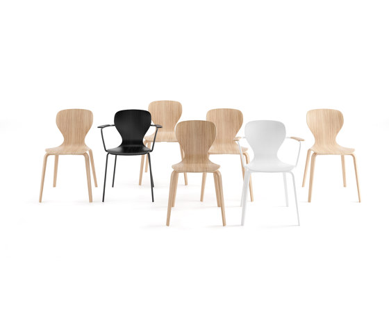 Ears chair - four wooden legs base | Stühle | viccarbe