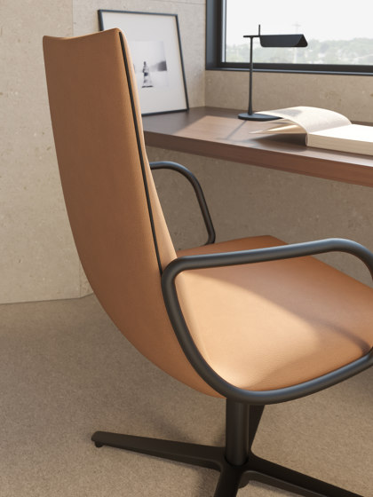 Noha Executive chair with five casters aluminium base | Chaises | viccarbe