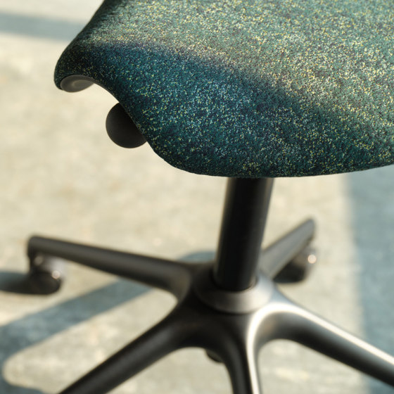 Active Pony | Swivel stools | Humanscale