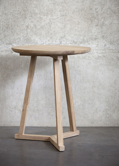 Tripod | Oak black side table - varnished | Tavolini alti | Ethnicraft