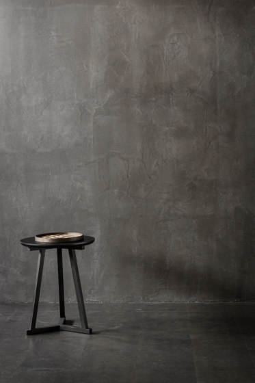 Tripod | Oak black side table - varnished | Tables d'appoint | Ethnicraft