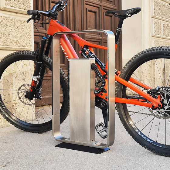 Q-RACK E-Charger Station de recharge | Range-vélos | AttiaDesign