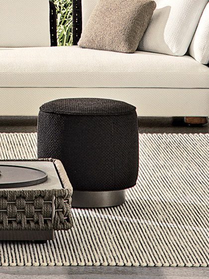 Yves Outdoor | Poufs | Minotti