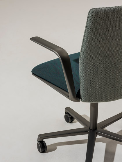 Kinesit adjustable armrests | Chairs | Arper