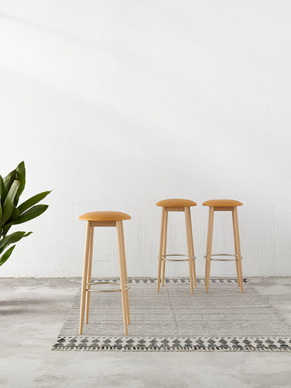 Oto Stool H75 | Bar stools | ONDARRETA
