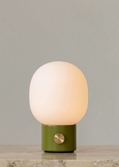 JWDA Concrete Table Lamp | Light Grey/Brass | Lámparas de sobremesa | Audo Copenhagen