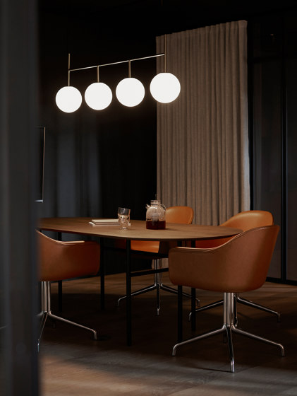 Snaregade Dining Table | Oval Black | Dining tables | Audo Copenhagen