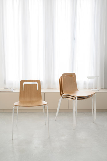 Klip chair - five casters base & soft upholstery | Stühle | viccarbe