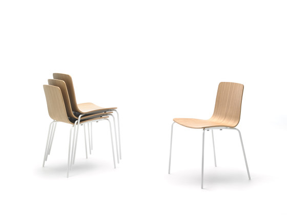 Klip chair - four metal legs base & soft upholstery | Chairs | viccarbe