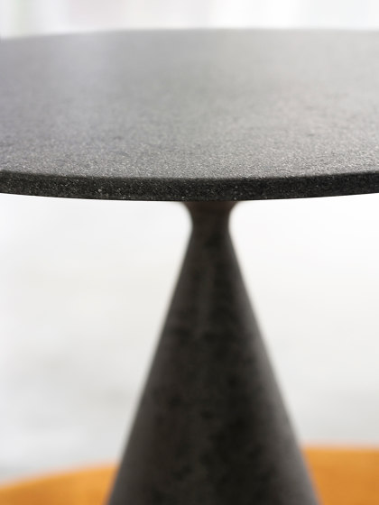Clay ovale | table | Tables de repas | Desalto