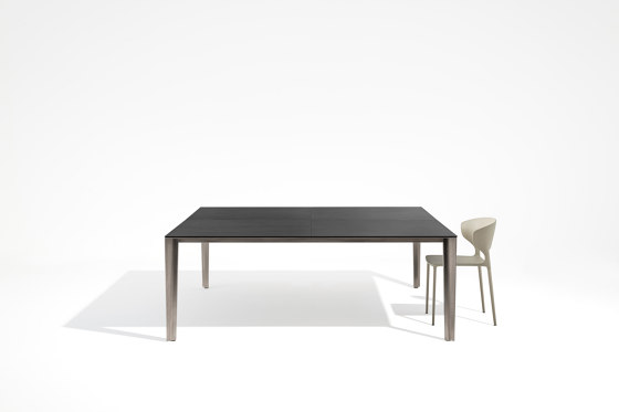 Skin | extendible table | Dining tables | Desalto