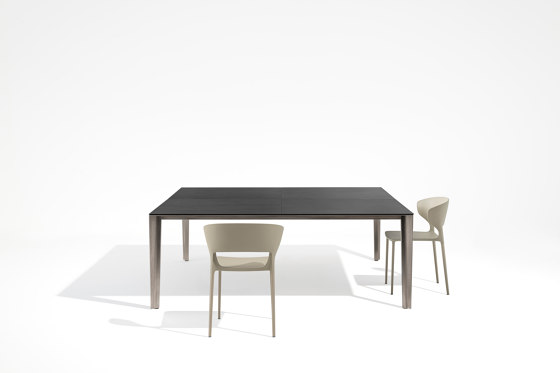 Skin | extendible table | Dining tables | Desalto