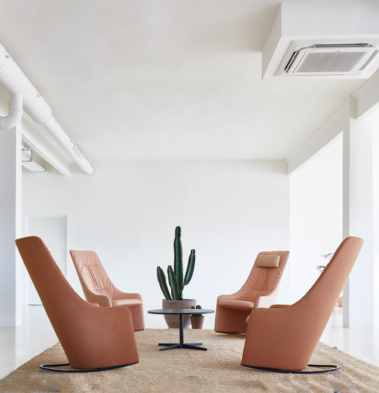 Nagi lounge chair with high backrest & smooth upholstery | Fauteuils | viccarbe