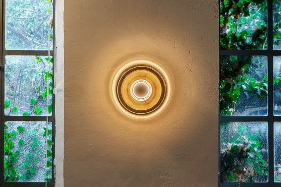 CURLING Ceiling | shade glass clear, reflector cylindrical opal | Lámparas de techo | serien.lighting