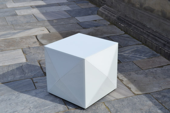Glam Rock Table white | Mesas auxiliares | Reflections Copenhagen