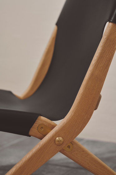 Saxe Chair, Black Stained Oak/Black Leather | Fauteuils | Audo Copenhagen