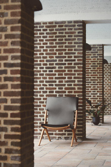 Saxe Chair, Brown Stained Oak/Brown Leather | Fauteuils | Audo Copenhagen